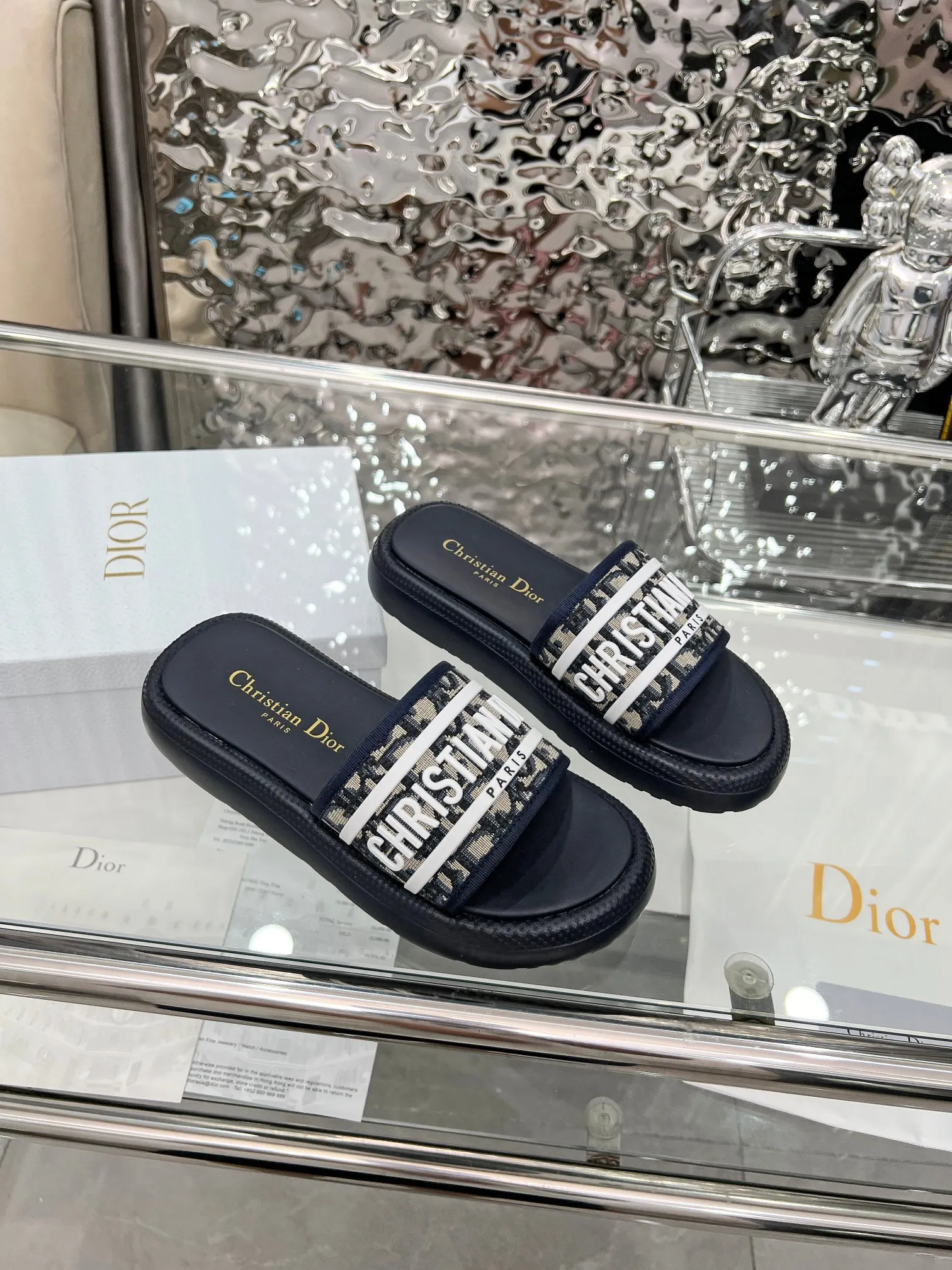 👟👟Ex-factory price 360👟👟 Dior Dior spring and summer catwalk newly upgraded sandal series classic thick-soled sandals original 1:1 development soft and delicate foot feel extremely comfortable versatile style original foam outsole 💝💝💝easy to control, 3 colors available, medium size 35-40 (41-42 customized)